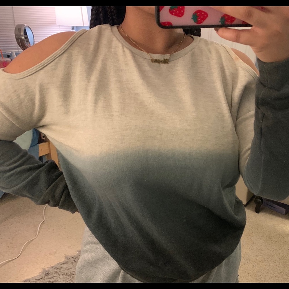 Ombré shoulder cut out sweater